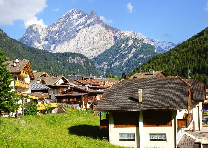 Vendere una casa ricevuta in eredità in Val di Fassa: cosa sapere prima di decidere