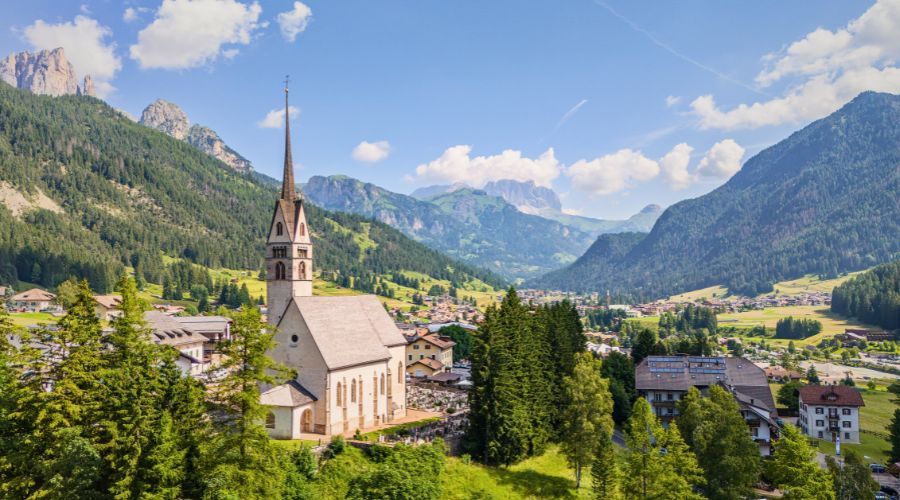 Quello che l’estate rivela di una casa in Val di Fassa